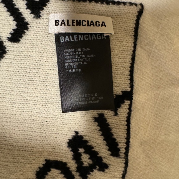 Balenciaga All Over Logo Scarf - Picture 3 of 5